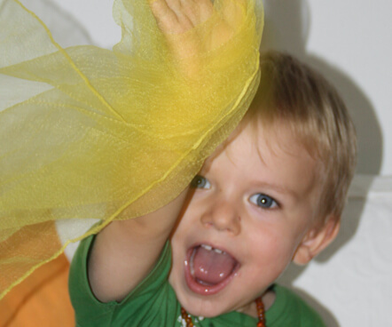 Kind mit Tuch Kind mit Tuch