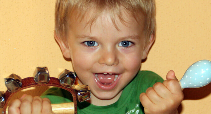 Kind mit Instrument Kind mit Instrument